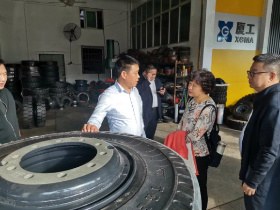 情暖永新昌丨熱烈歡迎廈門(mén)總商會(huì)舉辦的哈工大會(huì)長(zhǎng)班同學(xué)光臨廈門(mén)永新昌參觀指導(dǎo)。