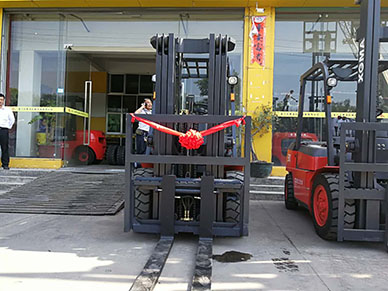 漳州石材公司用完廈工叉車(chē)覺(jué)得很好用又陸續(xù)采購(gòu)