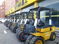 國(guó)外客戶定制廈工多款黃色叉車(chē)裝柜發(fā)貨