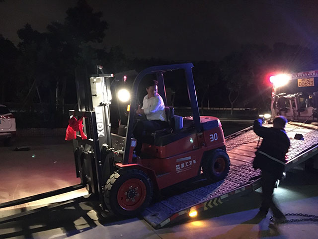 銷(xiāo)量激增 廈工叉車(chē)因?yàn)椤辟u(mài)得太火“而加班加點(diǎn)發(fā)貨