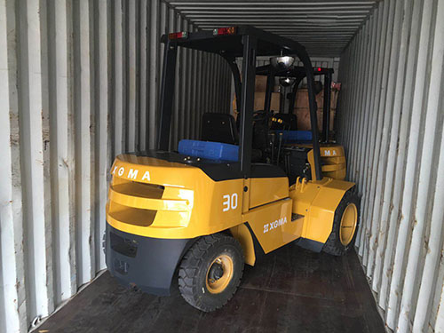 廈門(mén)叉車(chē)公司，訂制一批廈工叉車(chē)裝柜出口非洲