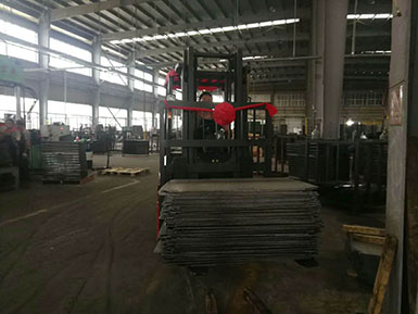 漳州某工廠倉(cāng)庫(kù)再次采購(gòu)廈工叉車(chē)一臺(tái)順利交車(chē)