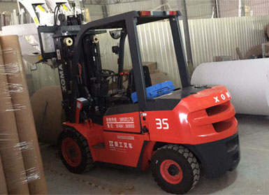 廈門(mén)某紙業(yè)有限公司采購(gòu)廈工叉車(chē)配屬具紙卷夾