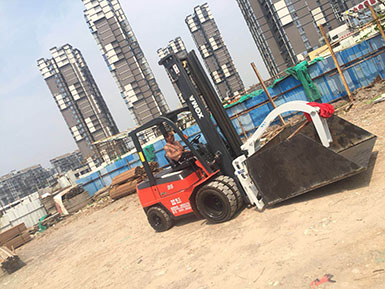 廈門(mén)某建筑工地采購(gòu)廈工3.5噸叉車(chē)帶斗順利交車(chē)