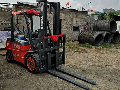 廈門(mén)某金屬材料有限公司采購(gòu)廈工3.5噸內(nèi)燃平衡重式叉車(chē)