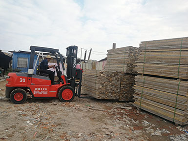 木材搬運好幫手，有了它，再多的木材也不怕