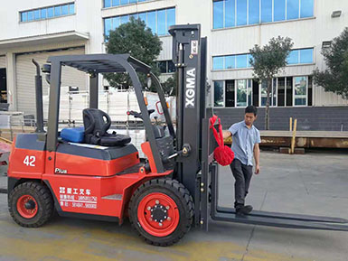 廈工叉車：交車是起點，服務(wù)無終點